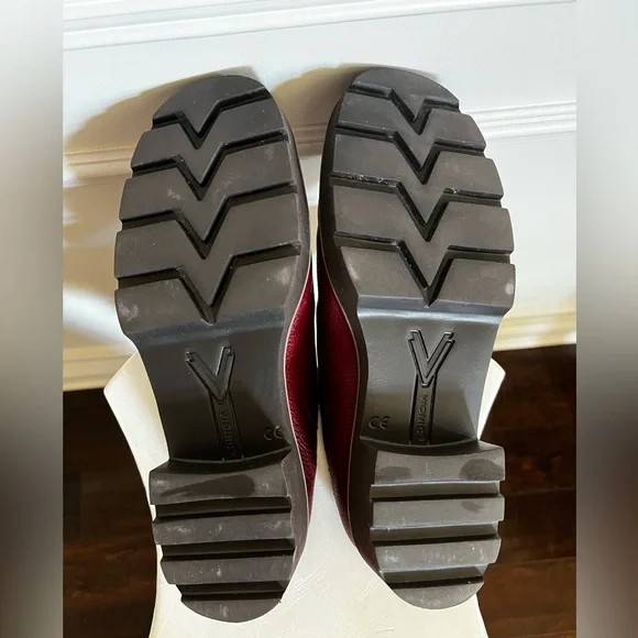 Burgundy, Women’s Vionic Leather Slip-Ons orthotic Clogs/Mules. - Picture 6 of 12
